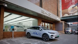 Η BYD ξεπερνά την Tesla - Στην πρώτη θέση παγκοσμίως στην αγορά ηλεκτρικών οχημάτων