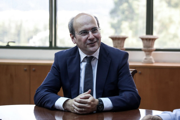 Χατζηδάκης: Βούληση της κυβέρνησης να κηρυχθεί υποχρεωτική η Συλλογική Σύμβαση στον επισιτισμό
