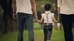 Βουλή: Στην Ολομέλεια το νομοσχέδιο για τη συνεπιμέλεια