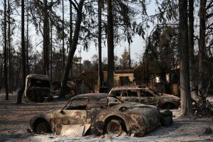Φωτιά στη Βαρυμπόμπη: Τουλάχιστον 80 καμένα σπίτια - Ο τραγικός απολογισμός