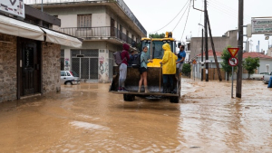Βόλος: Νερό με το δελτίο - Οχηματαγωγό της SEAJETS μεταφέρει δωρεάν εμφιαλωμένα νερά