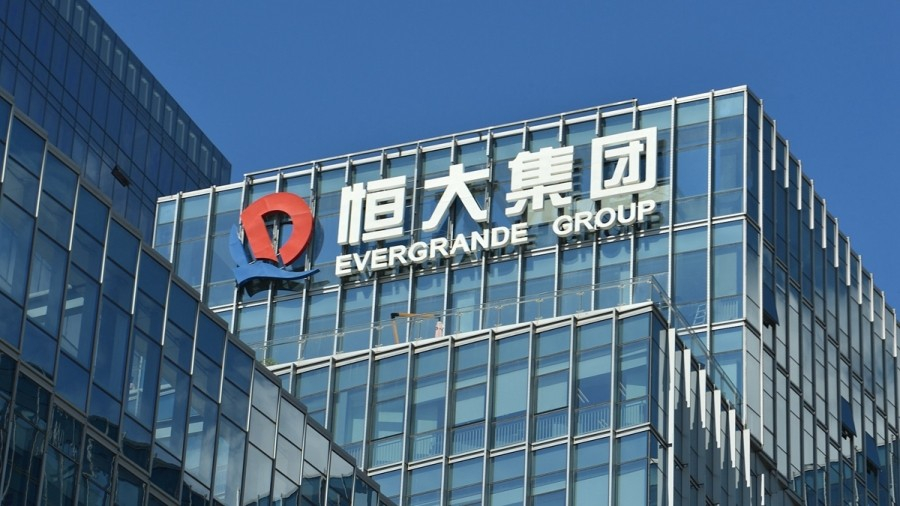 Κίνα: Η μετοχή της Evergrande κατακρημνίζεται εξαιτίας του κινδύνου χρεοκοπίας της
