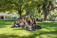 Deree: Υποτροφία από τον ΣΚΛΑΒΕΝΙΤΗ για νέους και νέες που επιθυμούν να σπουδάσουν στο Deree