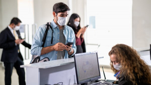 ΕΕ - COVID-19: Ξεκίνησαν οι δοκιμές για το πράσινο ψηφιακό πιστοποιητικό