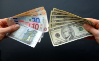 Συνάλλαγμα: Το ευρώ υποχωρεί 0,43%, στα 1,0219 δολάρια