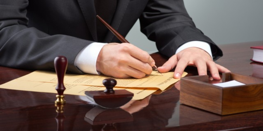 Αντίθετοι οι συμβολαιογράφοι με τον "ηλεκτρονικό φάκελο ακινήτων" - Απειλούν με αποχή