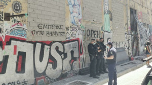 Θέατρο Εμπρός: Νέα επιχείρηση Αστυνομίας - Συνεργεία ετοιμάζονται να σφραγίσουν πάλι τον χώρο