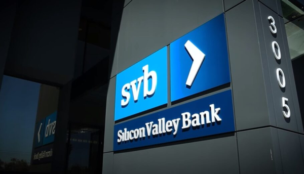SVB: Οι ΗΠΑ εξετάζουν δημιουργία ταμείου εγγύησης των καταθέσεων - Οι φόβοι για ντόμινο επιπτώσεων