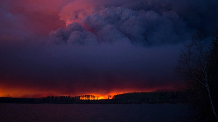 Πυρκαγιές - «τέρατα» στον Καναδά: Οι εσπευσμένες απομακρύνσεις κατοίκων συνεχίζονται