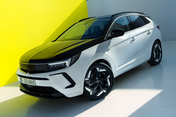 To Opel Grandland GSe αποδίδει 300 ίππους