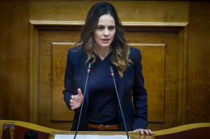 Έφη Αχτσιόγλου: Επί 9 μήνες η ΝΔ προστατεύει τα υπερκέρδη, αρνείται το πλαφόν