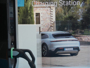 Σε λειτουργία ο ισχυρότερος σταθμός φόρτισης ηλεκτροκίνητων αυτοκινήτων στην Ελλάδα
