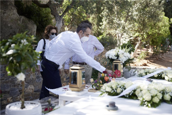 Μητσοτάκης: Στα Χανιά για το μνημόσυνο του πατέρα του Κωνσταντίνου