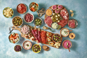 ΑΒ Βασιλόπουλος: Βραβευμένα προϊόντα και έξυπνες, έτοιμες υγιεινές λύσεις για το τραπέζι