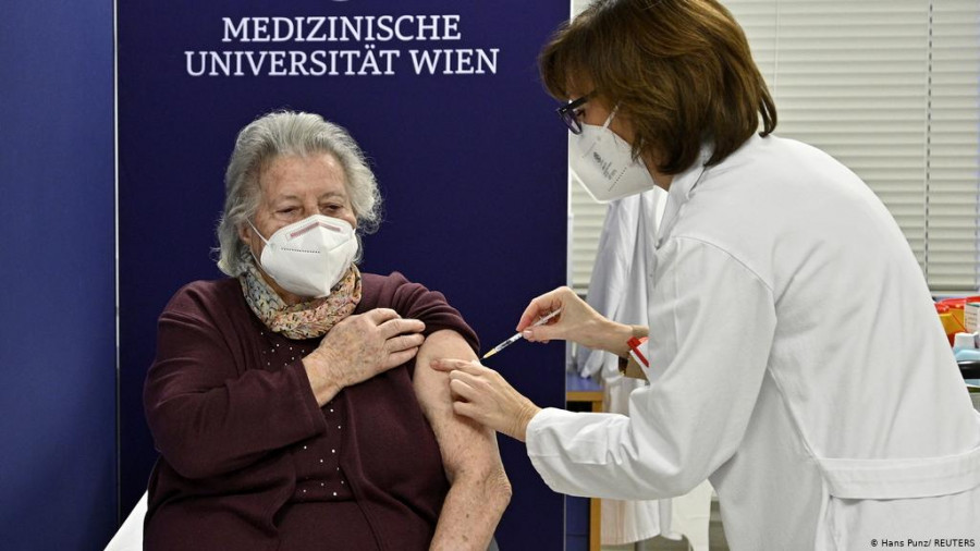 Αυστρία: Ο καγκελάριος και ο υπουργός Υγείας υποστηρίζουν την άρση της πατέντας των εμβολίων Covid-19