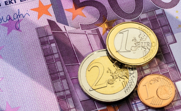 Το ευρώ υποχωρεί 0,23%, στα 1,1361 δολάρια