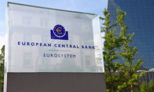 Bloomberg: Οι αυξήσεις των επιτοκίων επιδεινώνουν την αγωνία για τα ενυπόθηκα δάνεια της Α. Ευρώπης