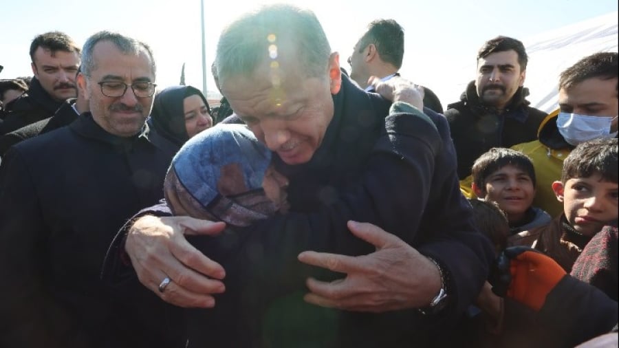 Τουρκία: Ο σεισμός αυξάνει την πίεση στον Ερντογάν, λίγους μήνες πριν τις εκλογές