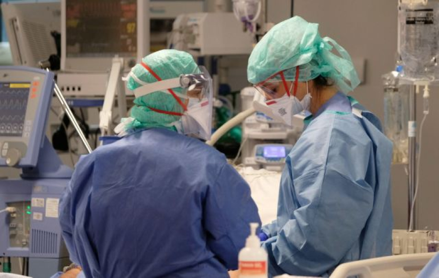 Italia: gli ospedali sono “sotto assedio” a causa dell’influenza e del coronavirus, dicono i medici
