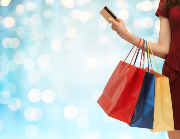 Μοιρασμένη η εμπορική κίνηση σε e-shop και φυσικά καταστήματα μετά την πανδημία