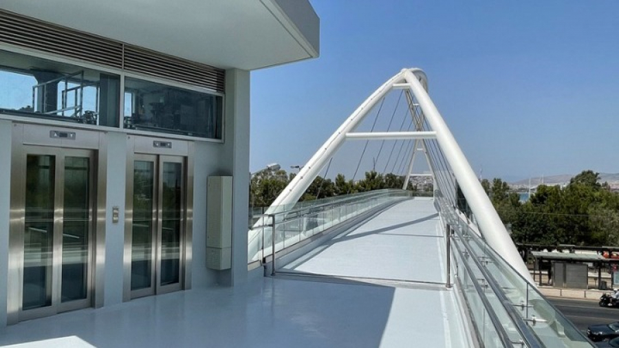 Παραδόθηκε στο κοινό η νέα πεζογέφυρα στο Φάληρο