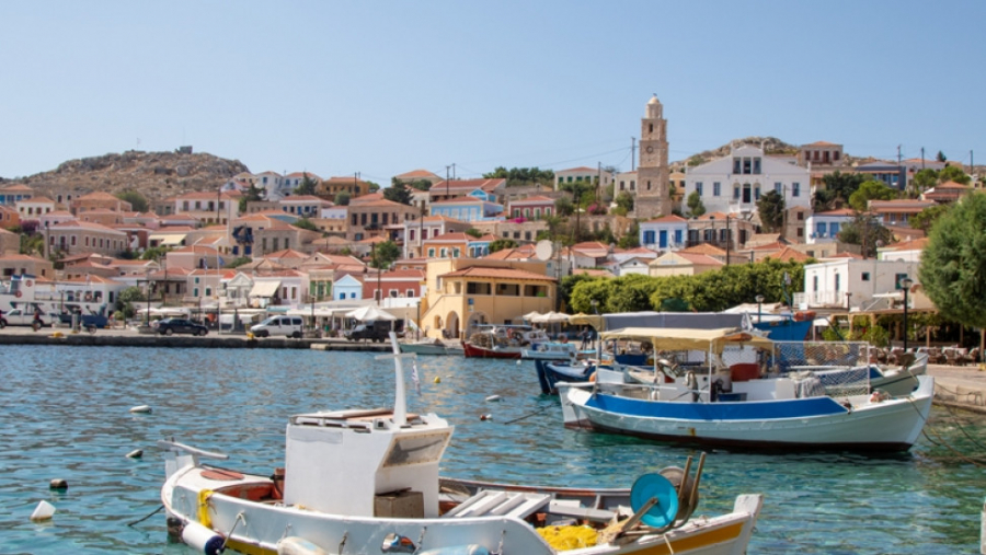 “Εξοικονομώ” στα νησιά και επιτάχυνση των ηλεκτρικών διασυνδέσεων