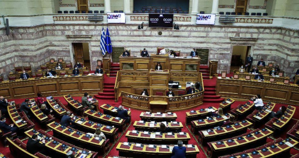 Ψηφίζεται ο νέος Κώδικας Δικαστικών Υπαλλήλων - Αντιδράσεις στην τροπολογία Χατζηδάκη για την απονομή των συντάξεων