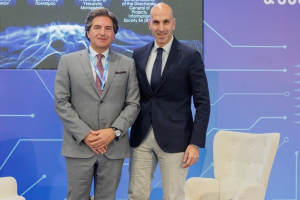 Από αριστερά: Δημήτρης Γιάντσης, Γενικός Διευθυντής Έργων της Κοινωνίας της Πληροφορίας - Κωνσταντίνος Κίντζιος, Business Mentor/ Leadership Coach/Public Speaker