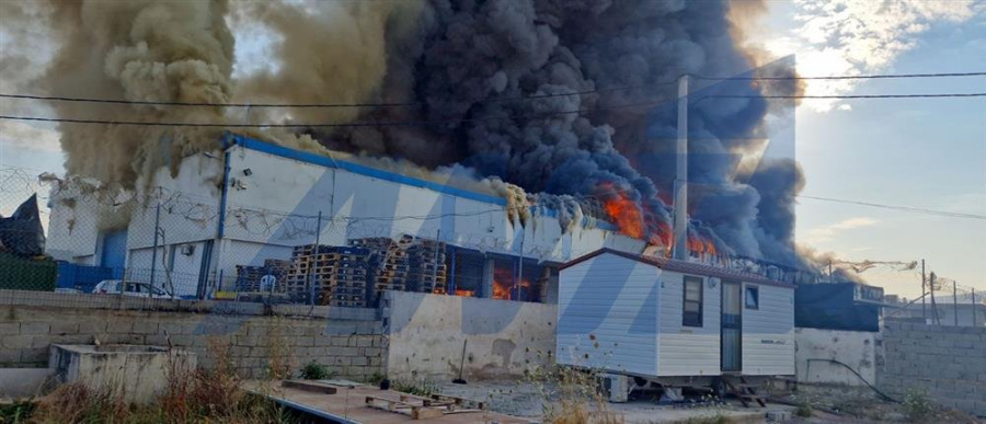 Πυρκαγιά σε επιχείρηση στον Ασπρόπυργο - Πληροφορίες για 11 τραυματίες