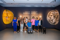 Alpha Bank: Η Έκθεση «Η Άλλη Όψη Του Νομίσματος» αφορμή για αποδοχή όλων των «όψεων» της διαφορετικότητας