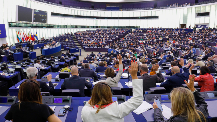 Ευρωκοινοβούλιο: "Ναι" στην αύξηση της παραγωγής πυρομαχικών στην ΕΕ