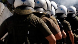 Άγνωστοί επιτέθηκαν σε διμοιρία των ΜΑΤ στη Νέα Φιλαδέλφεια - Τραυματίστηκαν ελαφρά τρεις αστυνομικοί