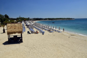 Υπ. Υγείας: Σε ποιες παραλίες της Αττικής απαγορεύεται η κολύμβηση