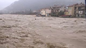 Ιταλία: Mία νεκρή και 11 αγνοούμενοι στο νησί της Ίσκια, μετά τις φονικές πλημμύρες