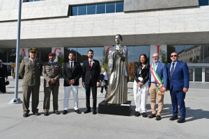 Στη Φλωρεντία εκτίθεται το άγαλμα της Μαρία Κάλλας που φιλοτέχνησε ο Νίκος Φλώρος