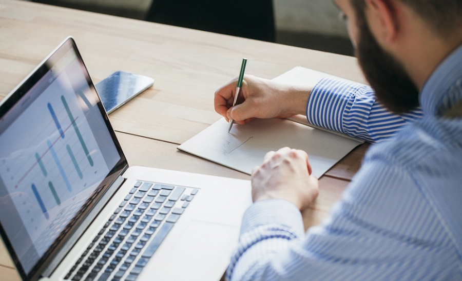 Alpha Bank: Υπολείπονται σημαντικά σε παραγωγικότητα οι ελληνικές ΜμΕ, έναντι των ευρωπαϊκών