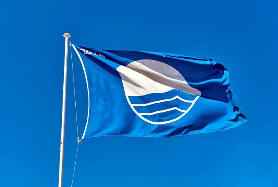 "Γαλάζια Σημαία": Από ποιες παραλίες αφαιρέθηκε;
