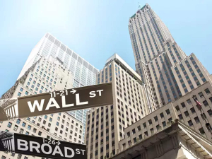 Μεικτά τα πρόσημα στη Wall Street