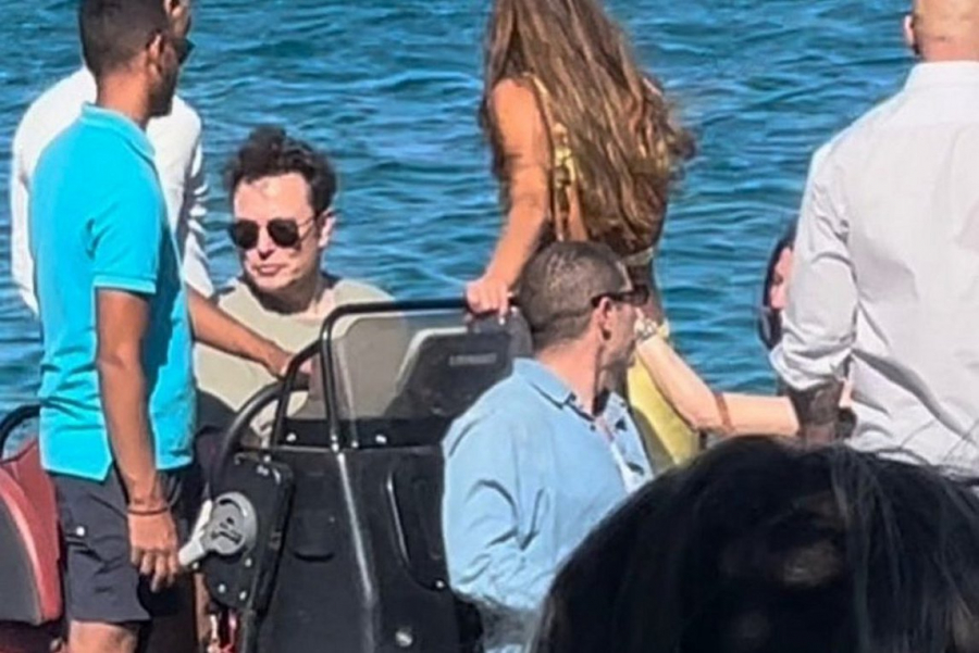 Στη Μύκονο για ολιγοήμερες διακοπές ο Ίλον Μασκ