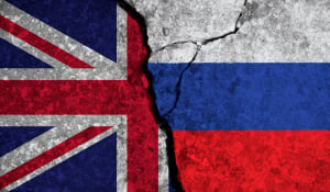 Ηνωμένο Βασίλειο: Κυρώσεις και στην ρωσική βότκα, νέοι δασμοί 1,2 δις δολάρια