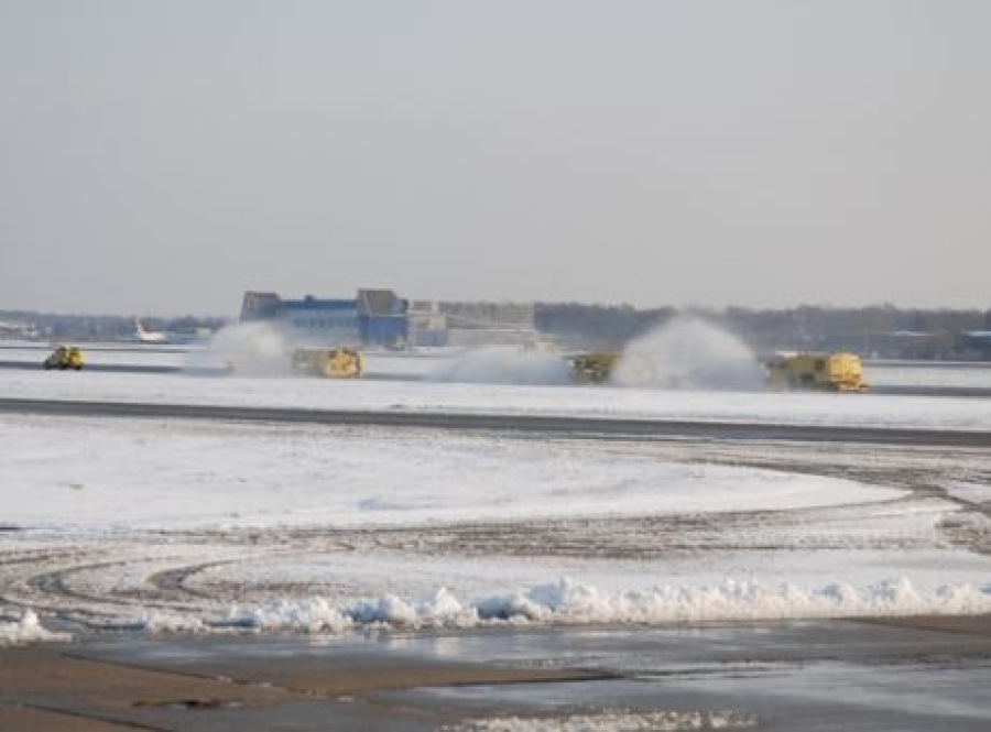 Βρετανία: Το χιόνι και ο πάγος προκαλούν χάος στις οδικές μετακινήσεις και τις αερομεταφορές