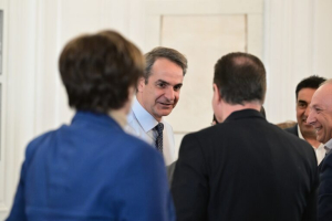 Κυβερνητικές πηγές: Σε καλό κλίμα η συνάντηση του Πρωθυπουργού με τους αγρότες