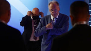 CDU: Παραιτούνται από βουλευτές Αλτμάιερ, Καρενμπάουερ για να στείλουν μήνυμα ανανέωσης