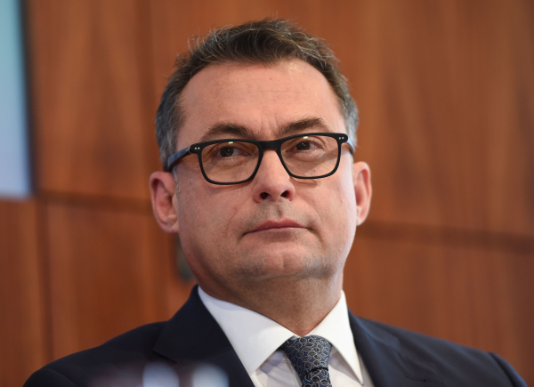 Ο Νάγκελ προειδοποιεί ότι στενεύουν τα περιθώρια δράσης της ΕΚΤ