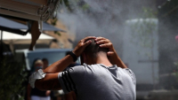 Ισπανία: Βραχιολάκια κατά της... θερμοπληξίας για εργαζομένους στη Βαρκελώνη