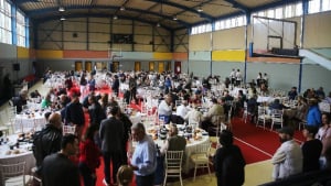 Πασχαλινό «Γεύμα Αγάπης» στο Ρουφ – Δούκας: Η Αθήνα δείχνει την αλληλεγγύη της