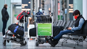 Ολλανδία: Συνελήφθη ζευγάρι σε αεροσκάφος που το είχε "σκάσει" από καραντίνα