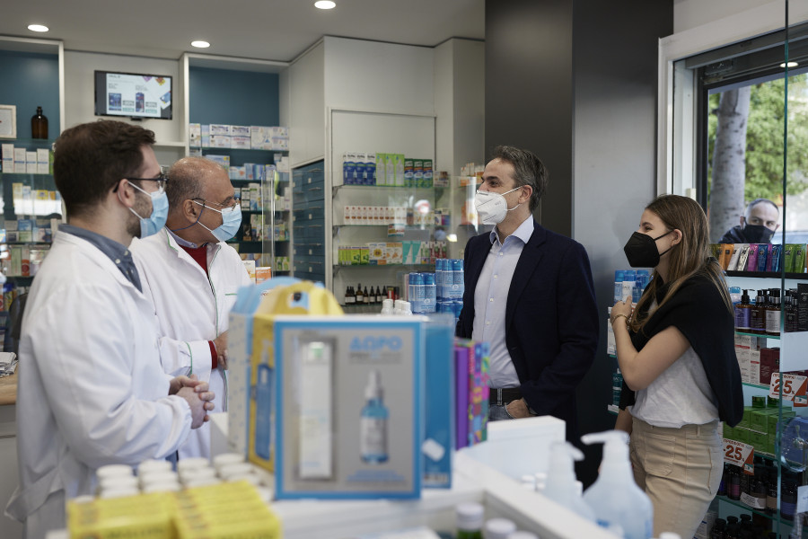 Φαρμακείο στην Καλλιθέα επισκέφθηκε ο Κ. Μητσοτάκης