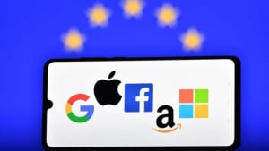 ΕΕ: Στο στόχαστρο Apple, Microsoft, Facebook και TikTok