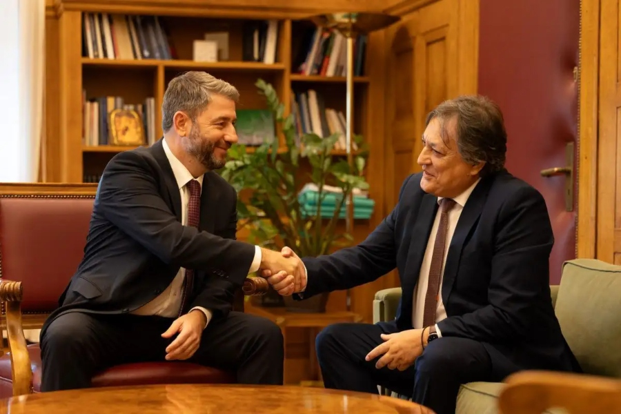 Στην ΚΟ του ΠΑΣΟΚ εντάσσεται ο Αλ. Αυλωνίτης - Συναντήθηκε με τον Νίκο Ανδρουλάκη